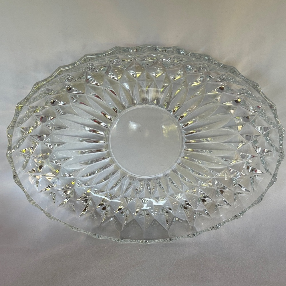 LIKE NEW! STUNNING MIKASA INTRICATE CLEAR GLASS OVAL PLATTER - Picture 2 of 10